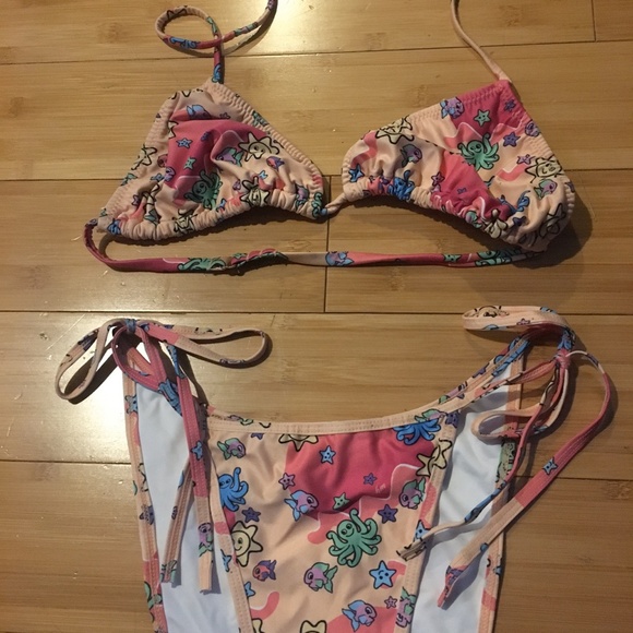 Heavy manners bikini set - Picture 2 of 4